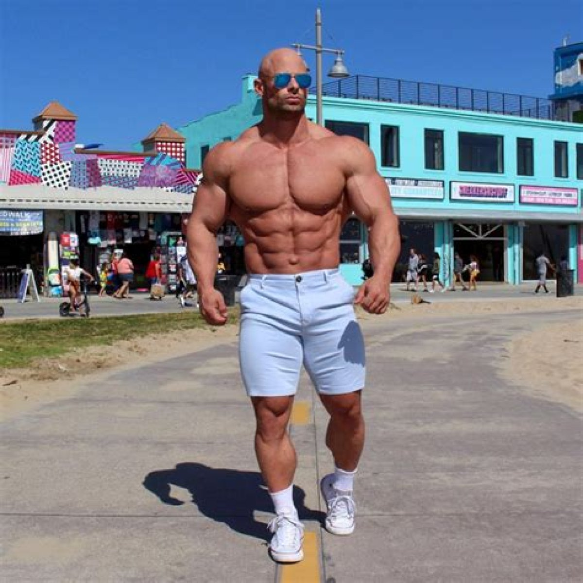 “You’re an A**hole”: Bodybuilding Icon Joey Swoll Blasts at Tall Gym Guy Calling
Americans Short